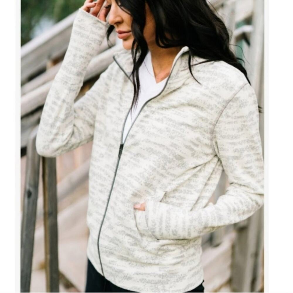 Zyia Combo Zipper Jacket Cream size Small